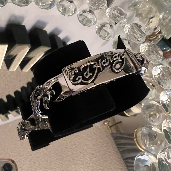 Ed Hardy watch with stainless steel Cuban style links band - Picture 4 of 4